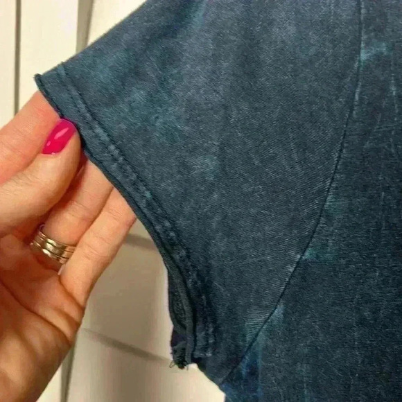 Maurices Cap Sleeve Rhinestone & Stud Cross Top Size Medium - Picture 3 of 10